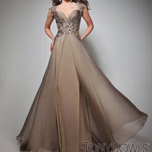 Tony Bowls TBE21367 Brown Dress, Size 8 – Elegant Gown with Rich Chocolate Hue